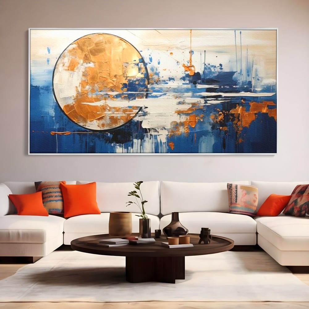Tablou canvas cu tablou abstract cu luna aurie, in rama de aluminiu argintiu, pe perete intr-un living